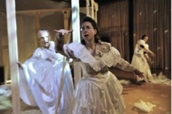 Stephanie Mündel-Möhr in Die Nashörner